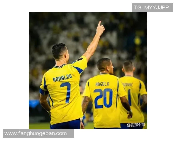 足球明星为粉丝送出限量版手机感谢支持与热爱共同见证精彩时刻 足球明星为粉丝送出限量版手机感谢支持与热爱共同见证精彩时刻