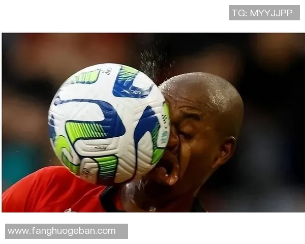 于小脸偶遇足球明星的奇妙瞬间与梦想交汇的故事